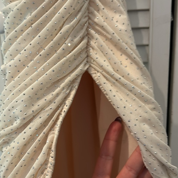 Klesis bodycon ruched faux diamond dress | Ivory - Picture 4 of 11